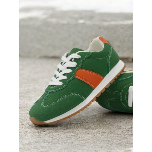 Women's Retro-Inspired Green Suede Sneakers with Rubber Sole - Comfortable and Stylish for Everyday Wear 2025
