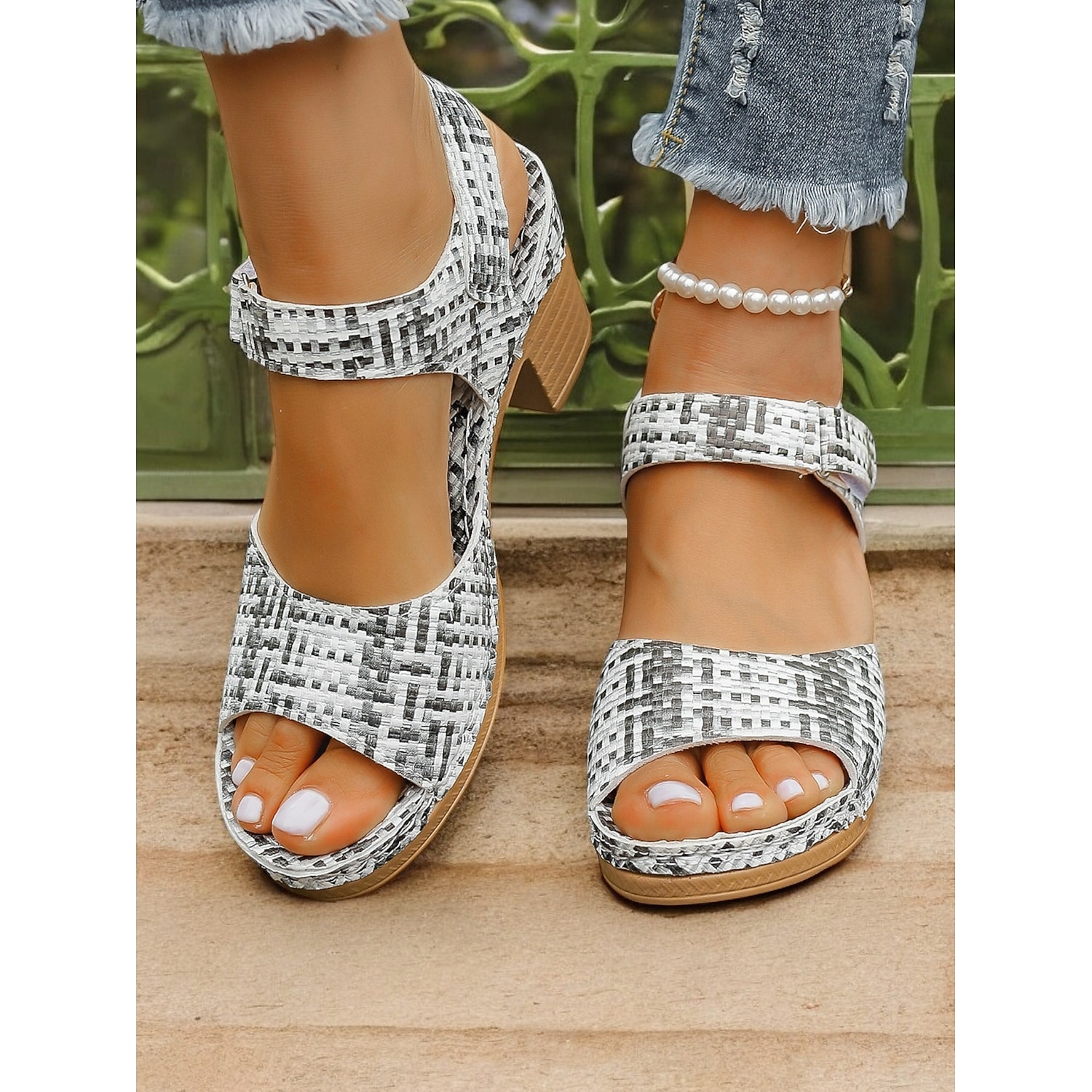 Women's Yellow Woven Block Heel Sandals with Adjustable Strap, Comfortable Open-Toe Design, Perfect for Summer Outings, Casual Wear, and Beach Vacatio - Image 2
