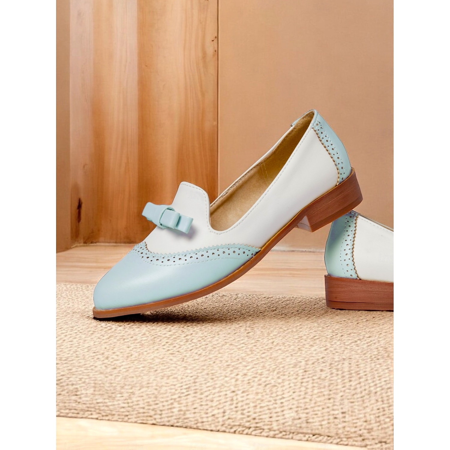 Women's Vintage Two-Tone Loafers with Bow Accent, Elegant Brogue Detailing, Comfortable Flat Shoes for Casual and Office Wear 2025 - Image 4