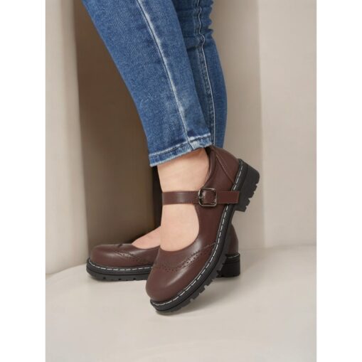 Women's Brown Mary Jane Shoes with Brogue Detailing, Buckle Strap, and Chunky Non-Slip Sole – Retro Casual Footwear for Everyday Wear 2025
