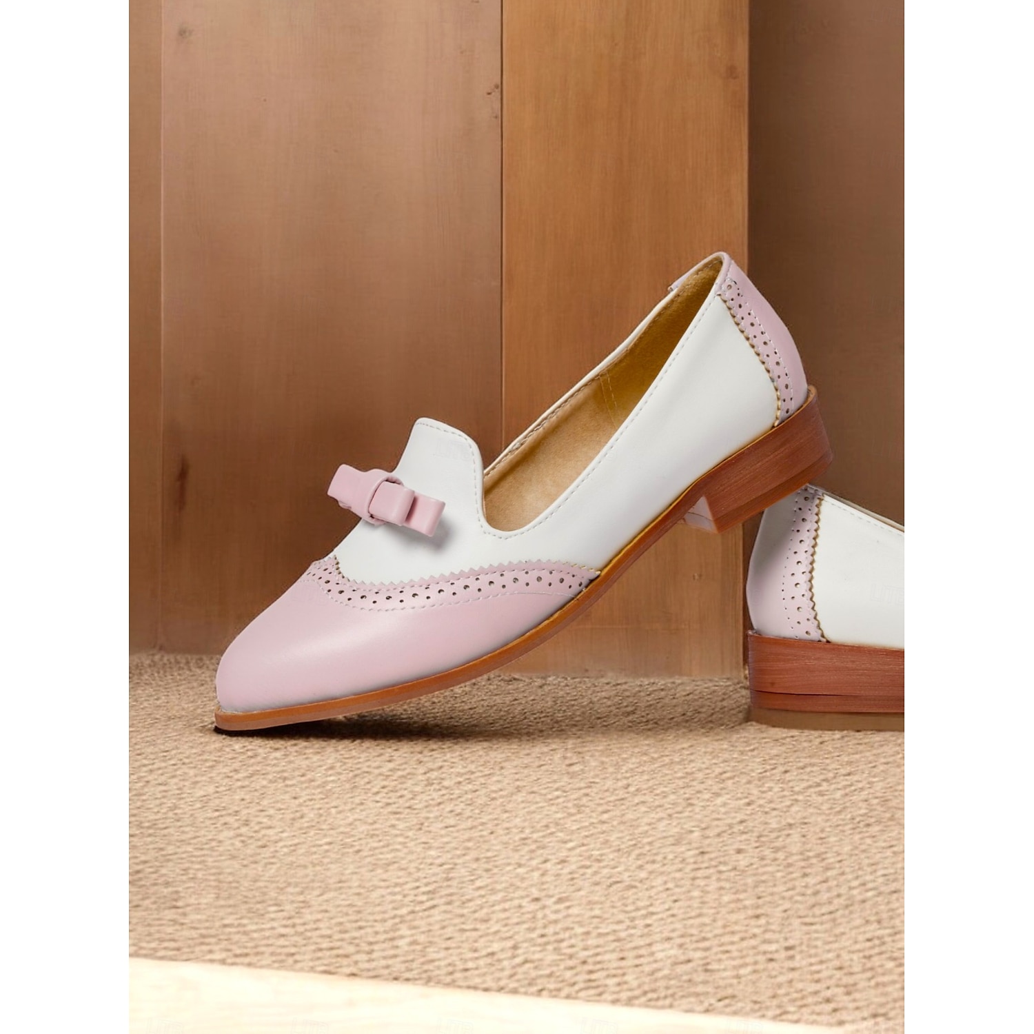 Women's Vintage Two-Tone Loafers with Bow Accent, Elegant Brogue Detailing, Comfortable Flat Shoes for Casual and Office Wear 2025 - Image 3