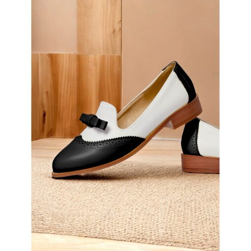 Women's Vintage Two-Tone Loafers with Bow Accent, Elegant Brogue Detailing, Comfortable Flat Shoes for Casual and Office Wear 2025 - Image 2