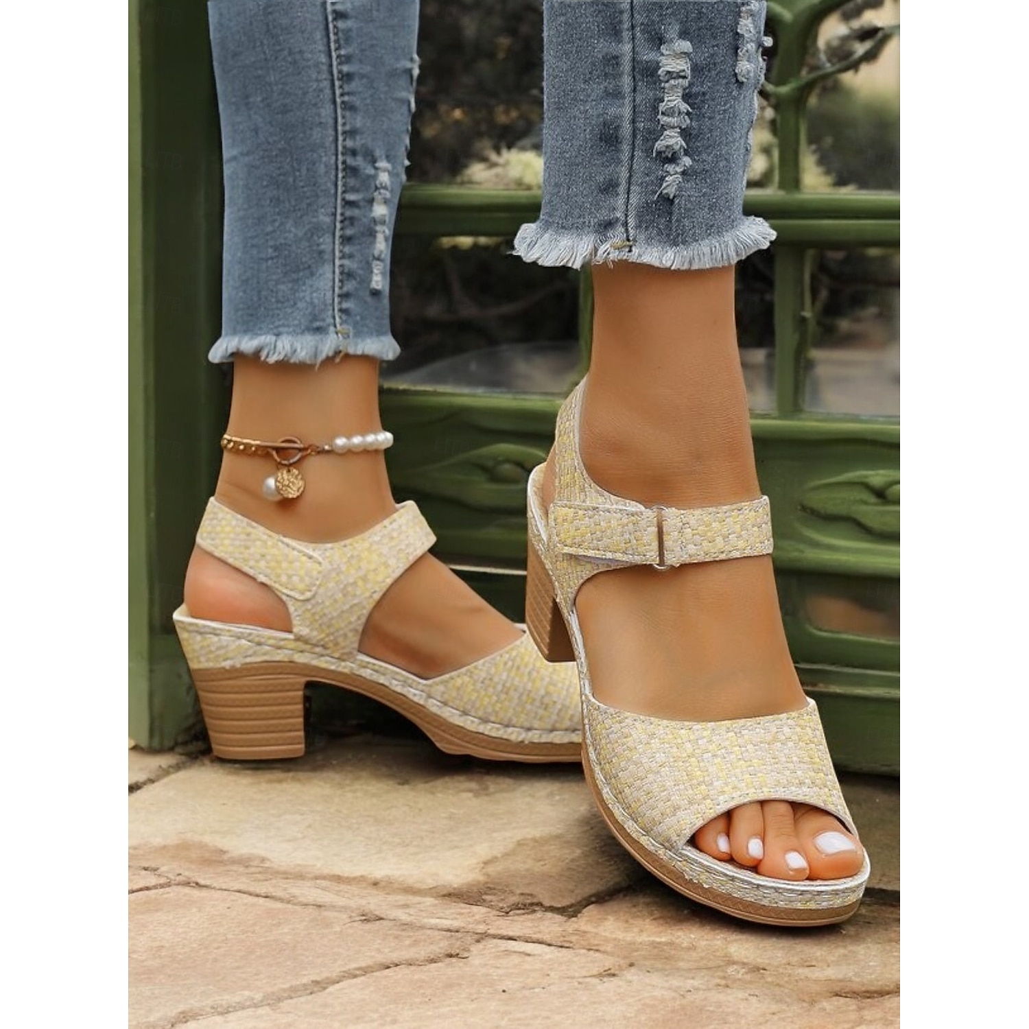 Women's Yellow Woven Block Heel Sandals with Adjustable Strap, Comfortable Open-Toe Design, Perfect for Summer Outings, Casual Wear, and Beach Vacatio