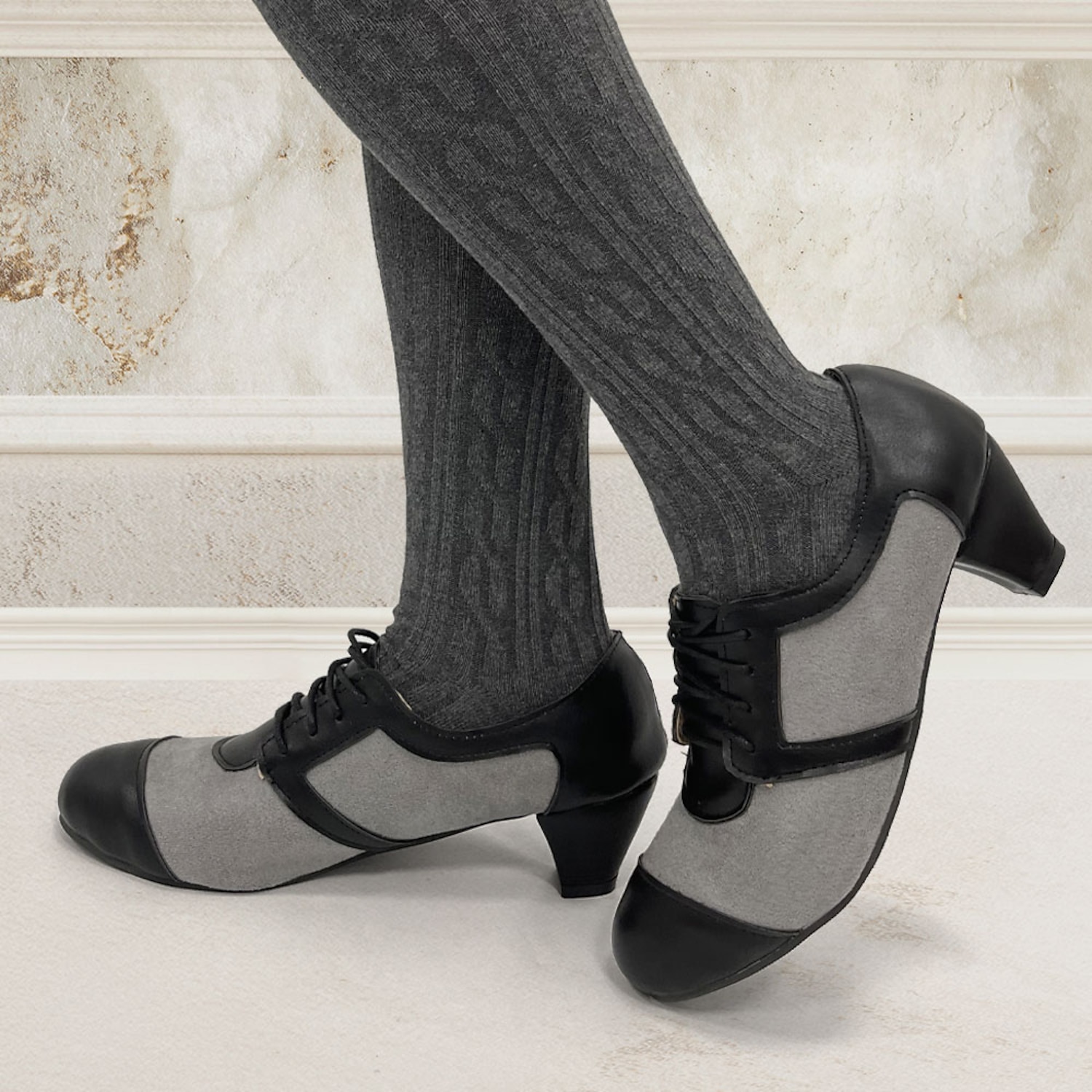 Women's Vintage Two-Tone Oxford Shoes - Classic Lace-Up Low Heel for Retro Office or Casual Wear 2025 - Image 3
