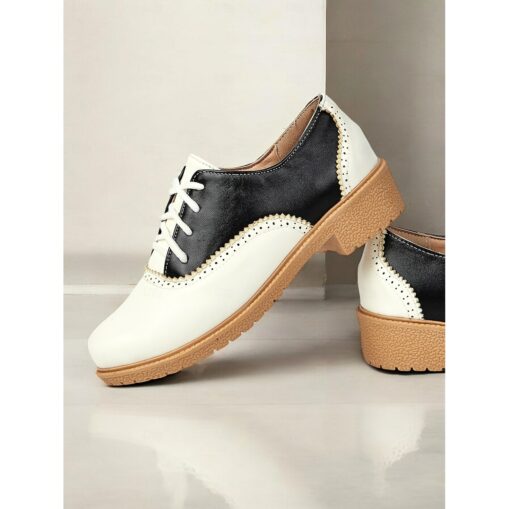 Women's Vintage Two-Tone Brogue Oxford Shoes with Lace-Up Design | Casual and Formal Footwear for Everyday Elegance 2025
