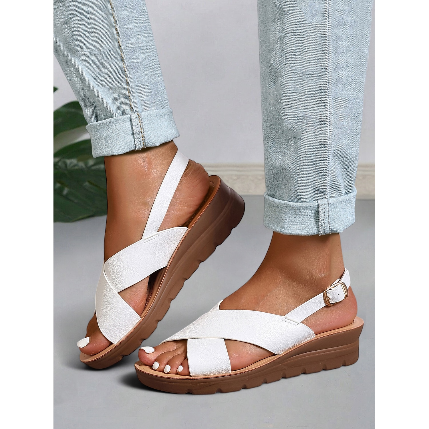 Women's Black Cross Strap Sandals with Adjustable Buckle, Comfortable Slip-Resistant Summer Shoes for Casual and Everyday Wear 2025