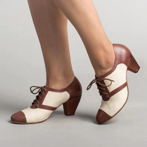 Women's Vintage Two-Tone Oxford Shoes - Classic Lace-Up Low Heel for Retro Office or Casual Wear 2025 - Image 2
