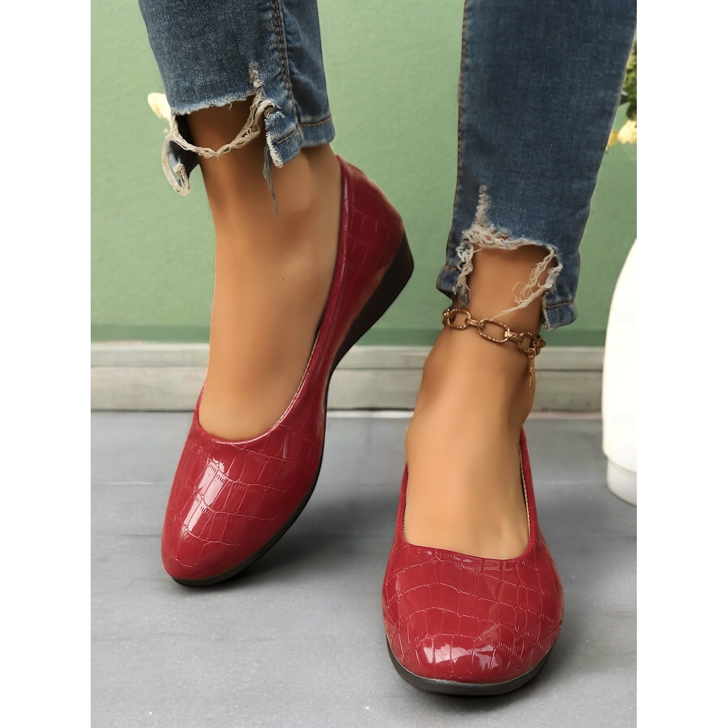 Women's Patent Leather Flats with Crocodile Pattern – Elegant and Comfortable Shoes for Office Wear and Formal Occasions 2025