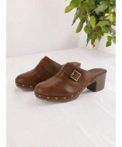 Women's Vintage Brown Leather Clogs with Studded Accents and Buckle Detail - Perfect for Casual and Retro Style Outfits 2025