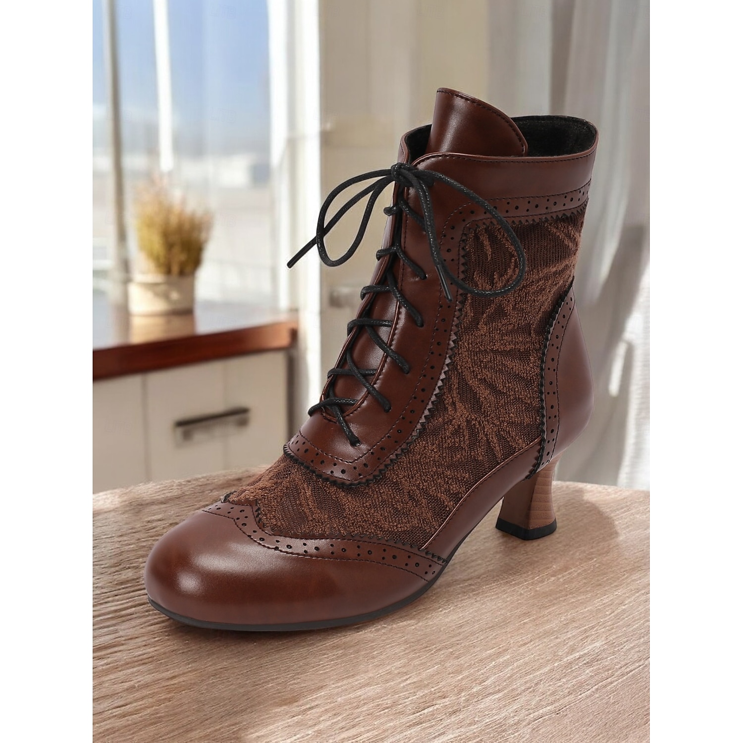 Victorian Style Women's Ankle Boots with Lace Design and Faux Leather Accents – Vintage Lace-Up Footwear for Casual and Costume Occasions 2025