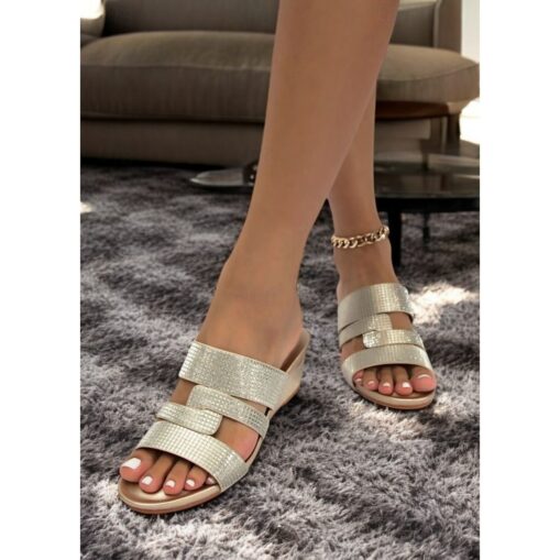 Women's Metallic Slide Sandals with Textured Straps, Open-Toe Flat Shoes for Casual Summer Outings and Beach Wear 2025